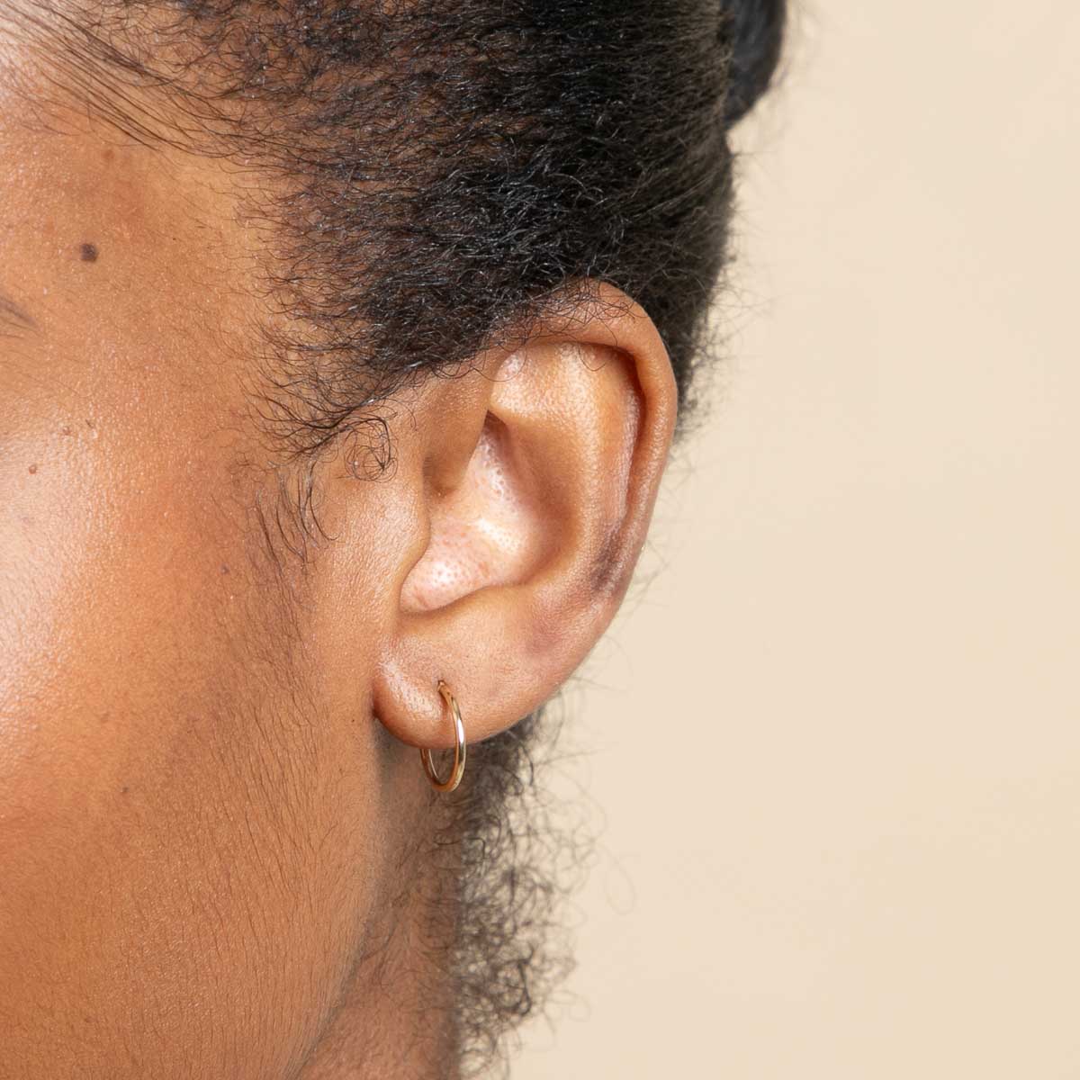 Earrings - Seamless Hoop 1.2mm in Solid Gold - - Astrid &amp; Miyu
