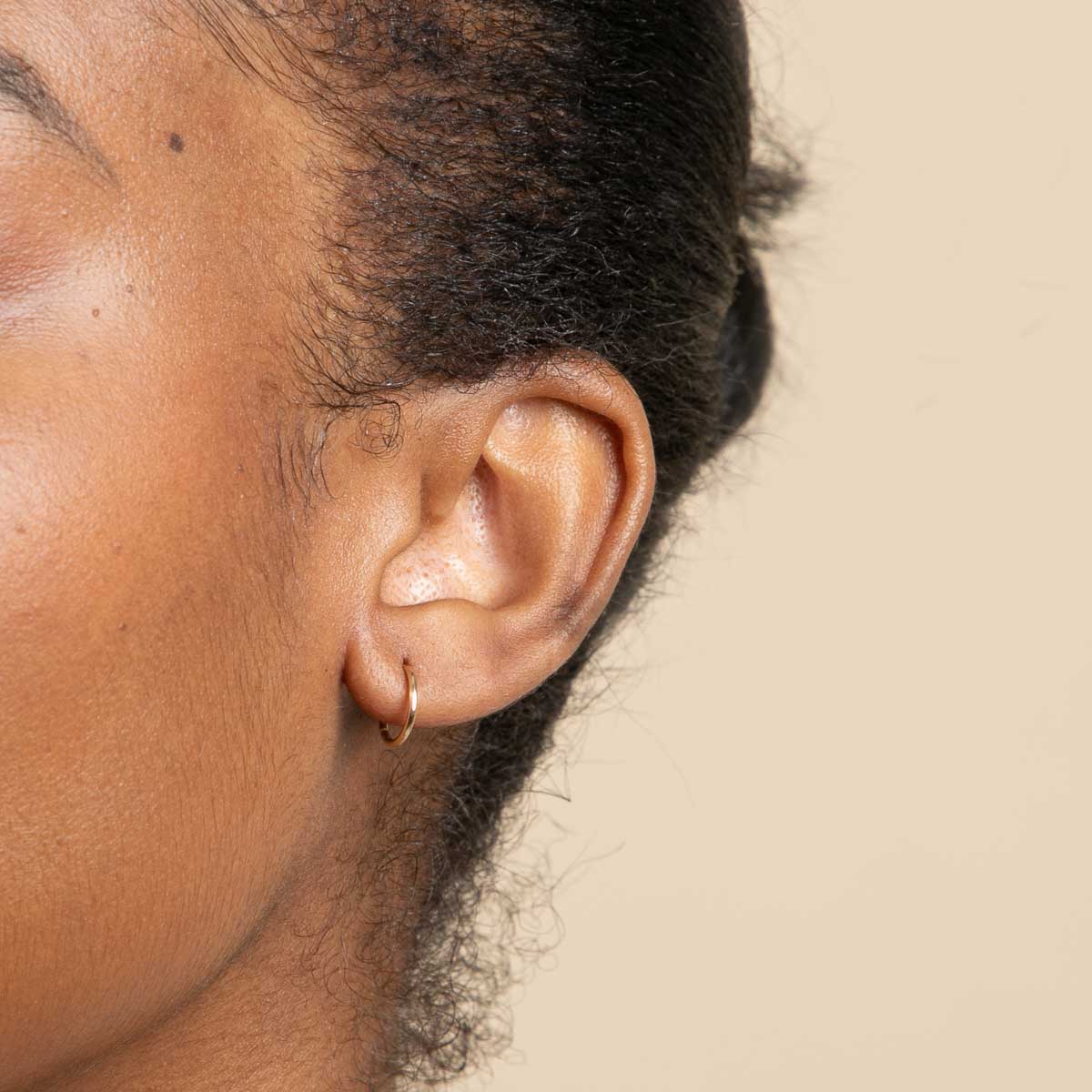 Earrings - Seamless Hoop 1.2mm in Solid Gold - - Astrid &amp; Miyu
