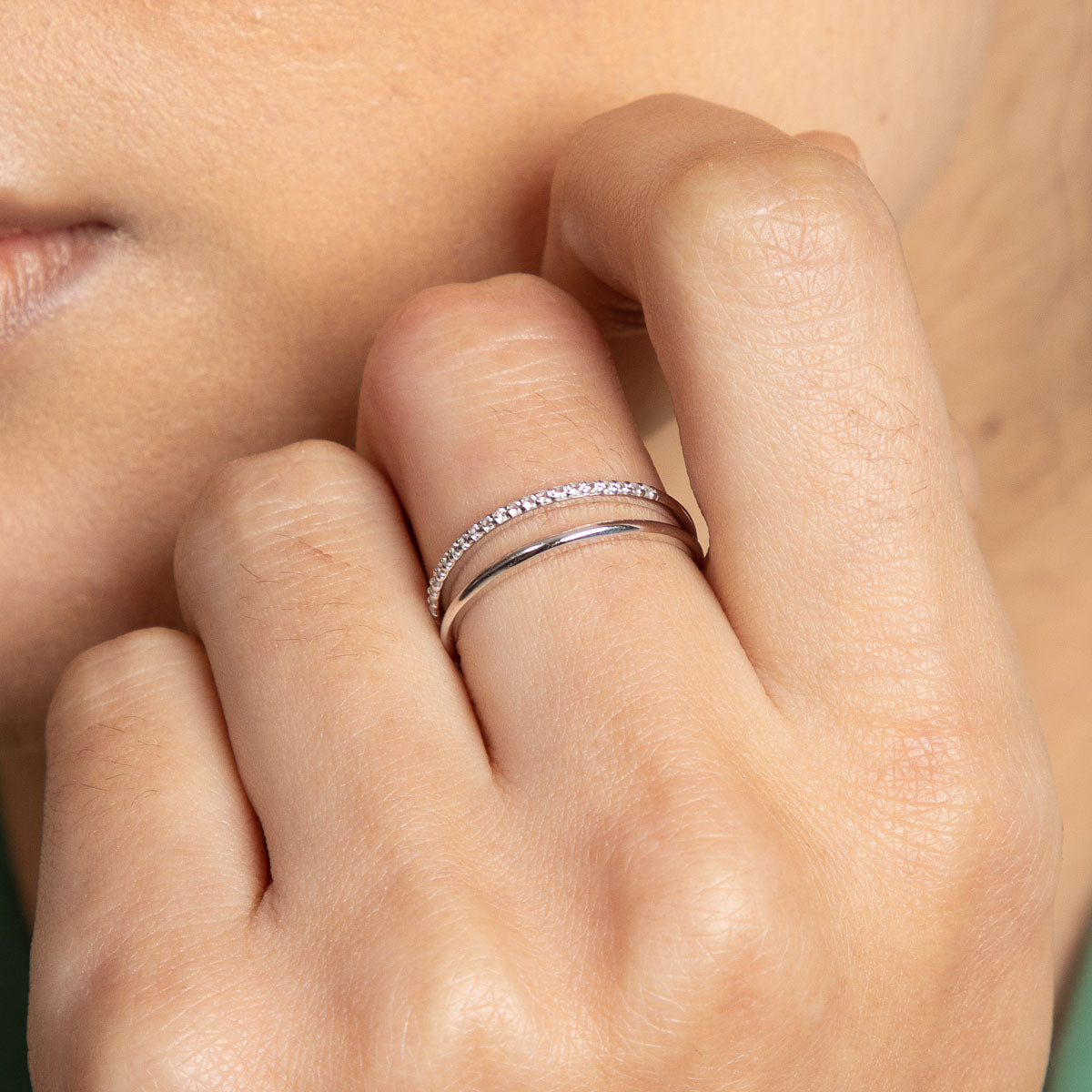 April White Topaz - Illusion Topaz Band Ring in Solid White Gold - Rings - Astrid &amp; Miyu