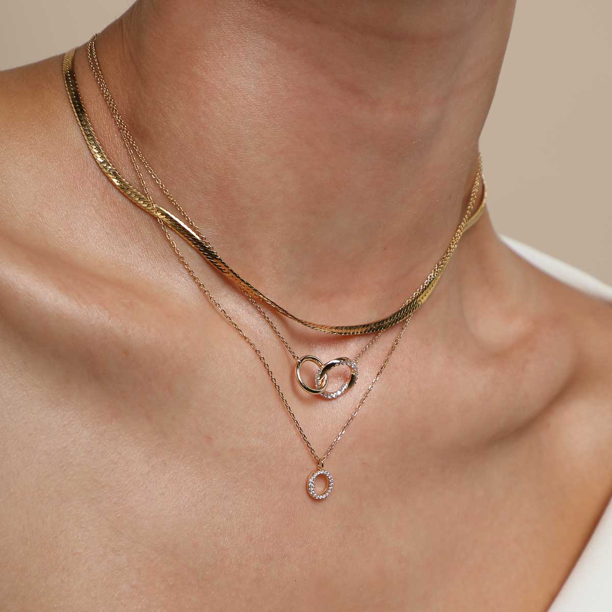 18k Gold Plated Jewellery - O Initial Pavé Pendant Necklace in Gold - Pendant Necklace - Astrid &amp; Miyu