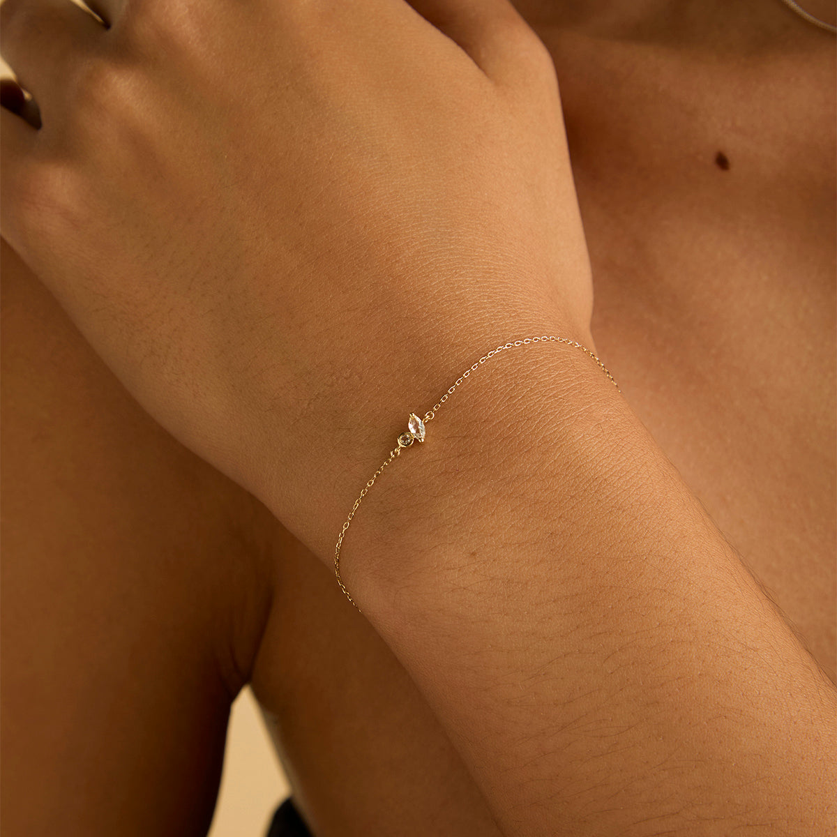 White Topaz Cluster Bracelet in 9k Gold-Astrid &amp; Miyu