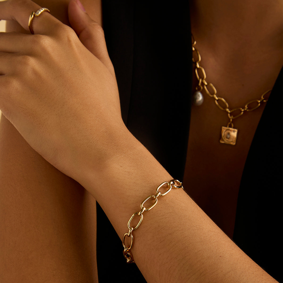Open Link Chain Bracelet in Gold-Astrid &amp; Miyu