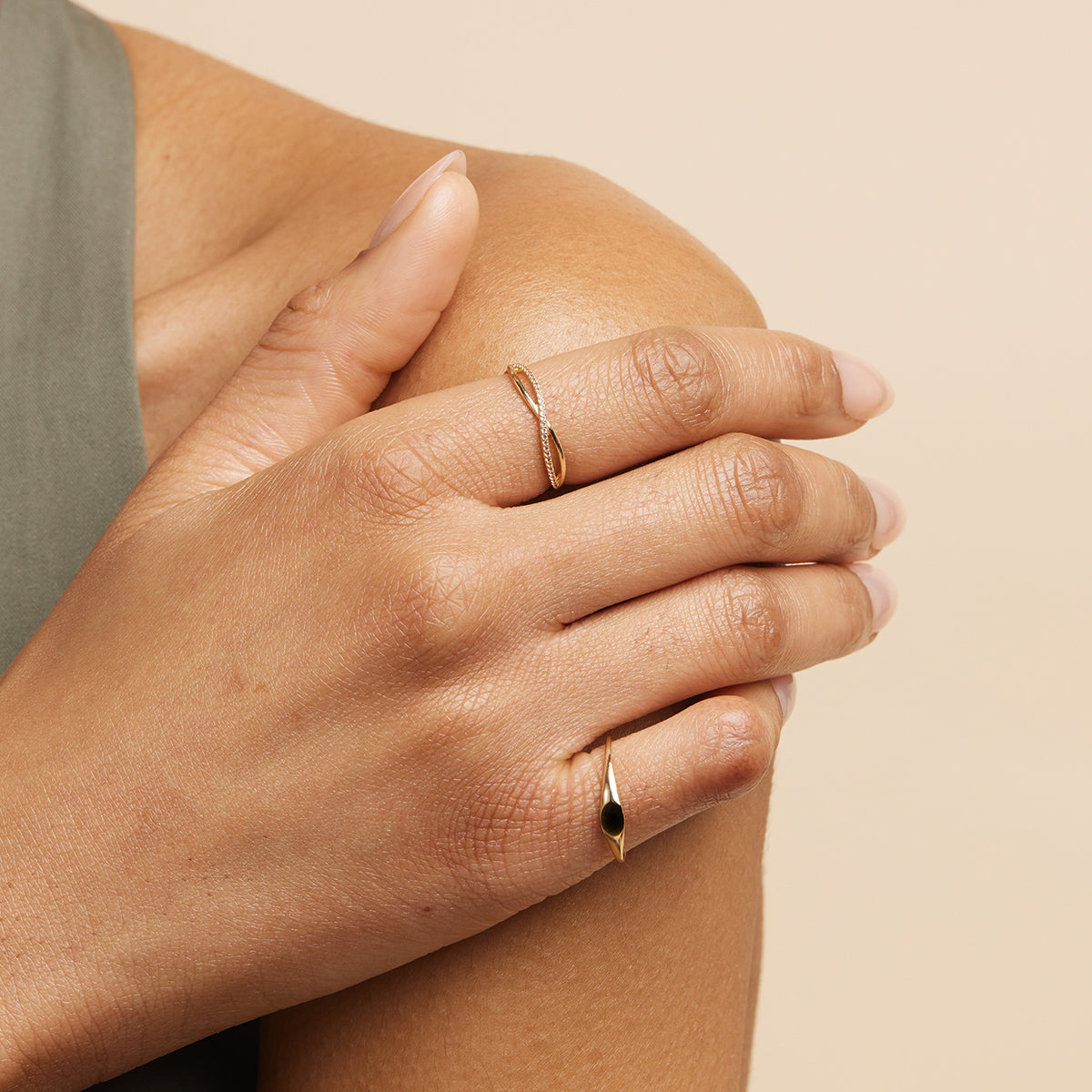 April White Topaz - Infinite Topaz Pavé Ring in Solid Gold - Band Ring - Astrid &amp; Miyu