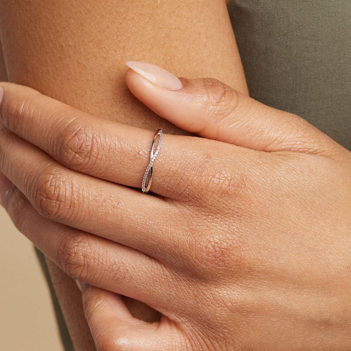 April White Topaz - Infinite Topaz Pavé Ring in Solid White Gold - Band Ring - Astrid &amp; Miyu