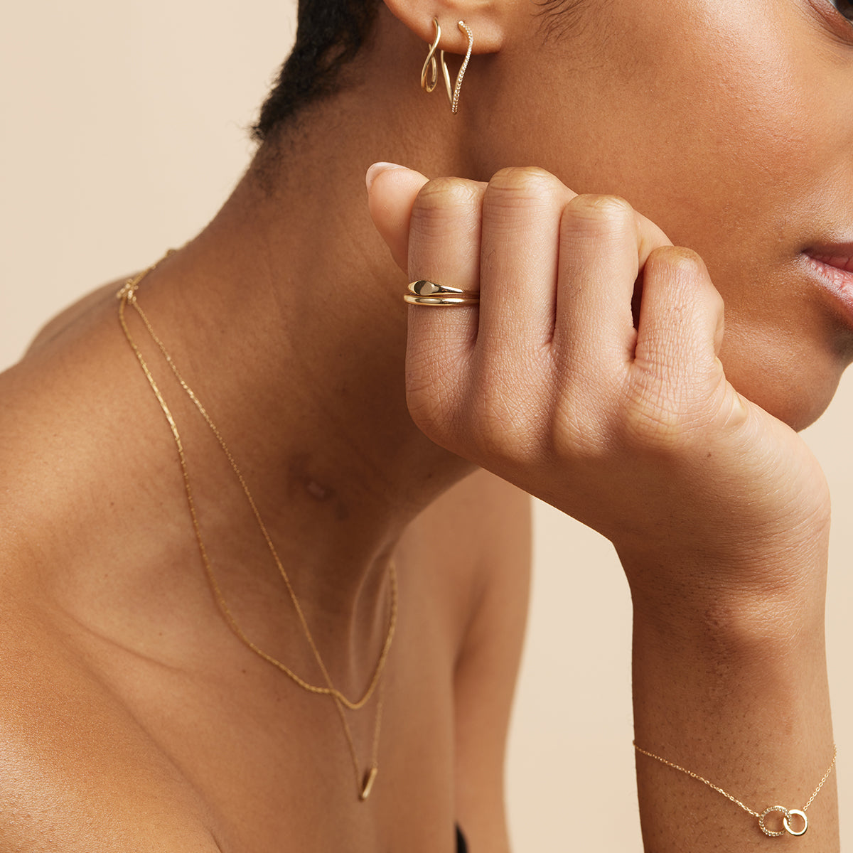Graduation Gifts - Signet Ring in Solid Gold - Signet Ring - Astrid &amp; Miyu