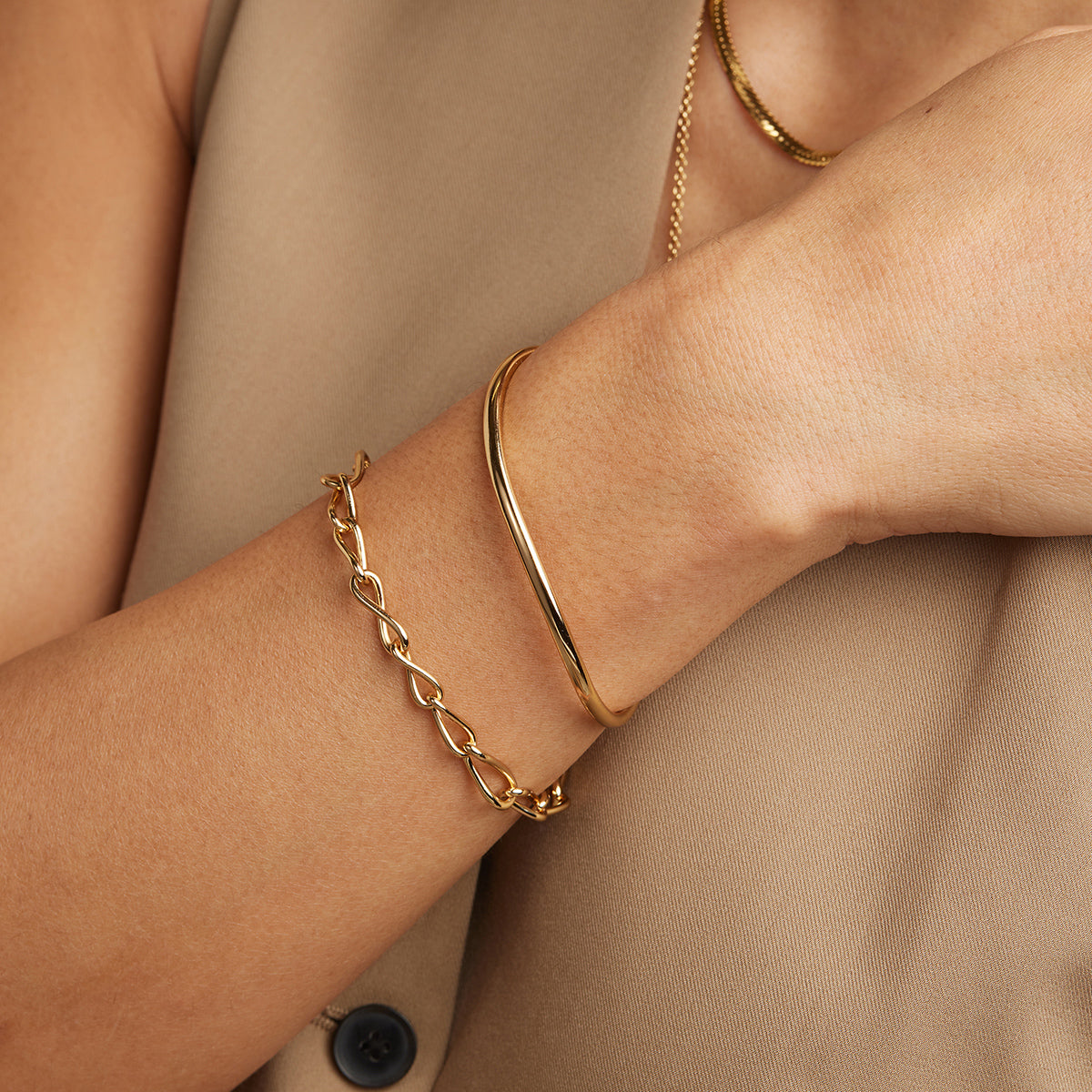 18k Gold Plated Jewellery - Infinite Chain Bracelet in Gold - Chain Bracelets - Astrid &amp; Miyu