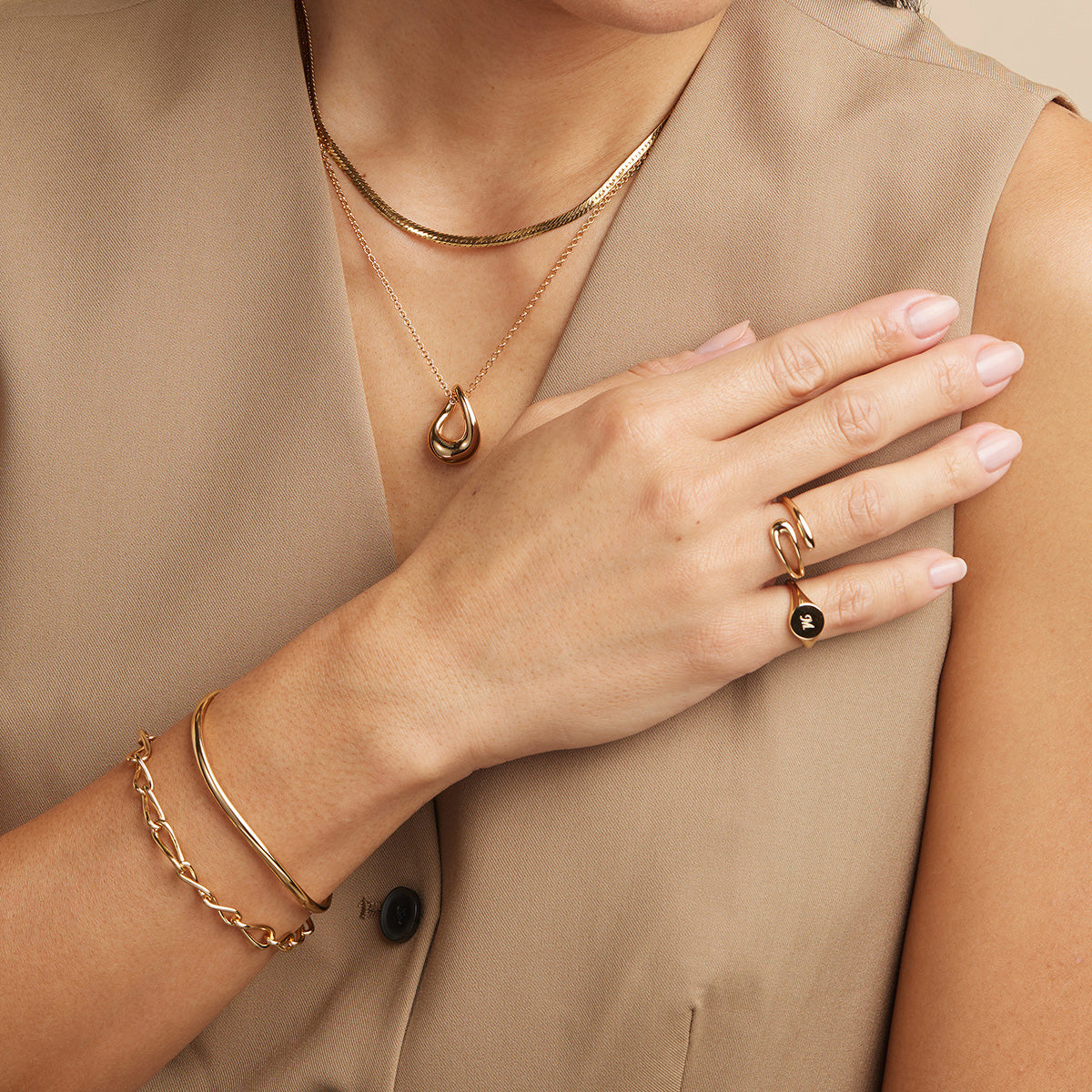 18k Gold Plated Jewellery - Infinite Chain Bracelet in Gold - Chain Bracelets - Astrid &amp; Miyu
