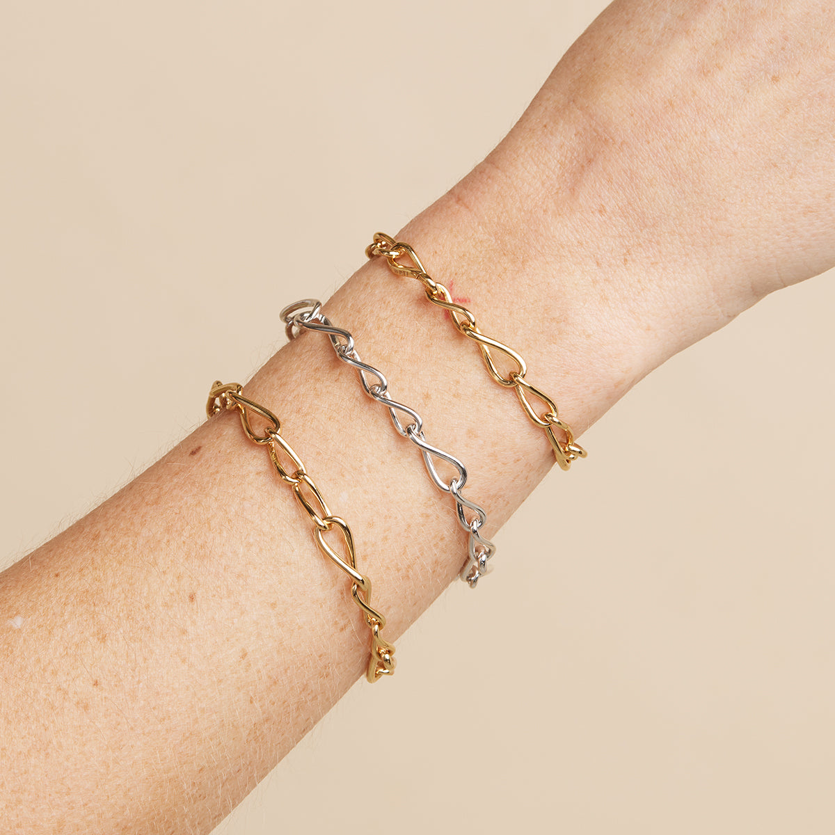18k Gold Plated Jewellery - Infinite Chain Bracelet in Gold - Chain Bracelets - Astrid &amp; Miyu