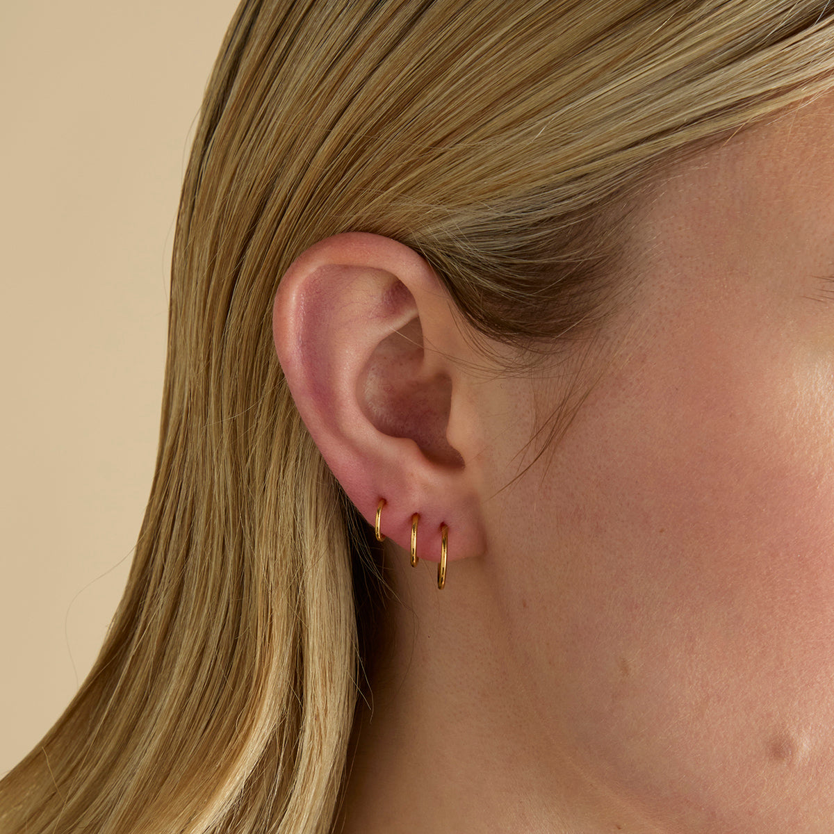 Daith Piercing Jewellery - Seamless Titanium Piercing Hoop in Gold - Piercing Hoop - Astrid &amp; Miyu