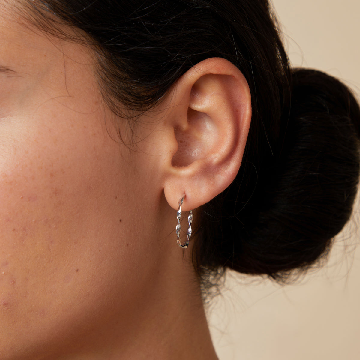 Earrings - Twist Large Hoops in Solid White Gold - Hoop Earrings - Astrid &amp; Miyu
