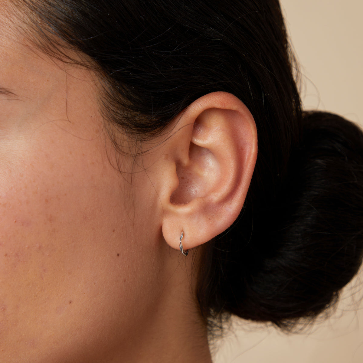 Earrings - Twist Huggies in Solid White Gold - Huggies - Astrid &amp; Miyu