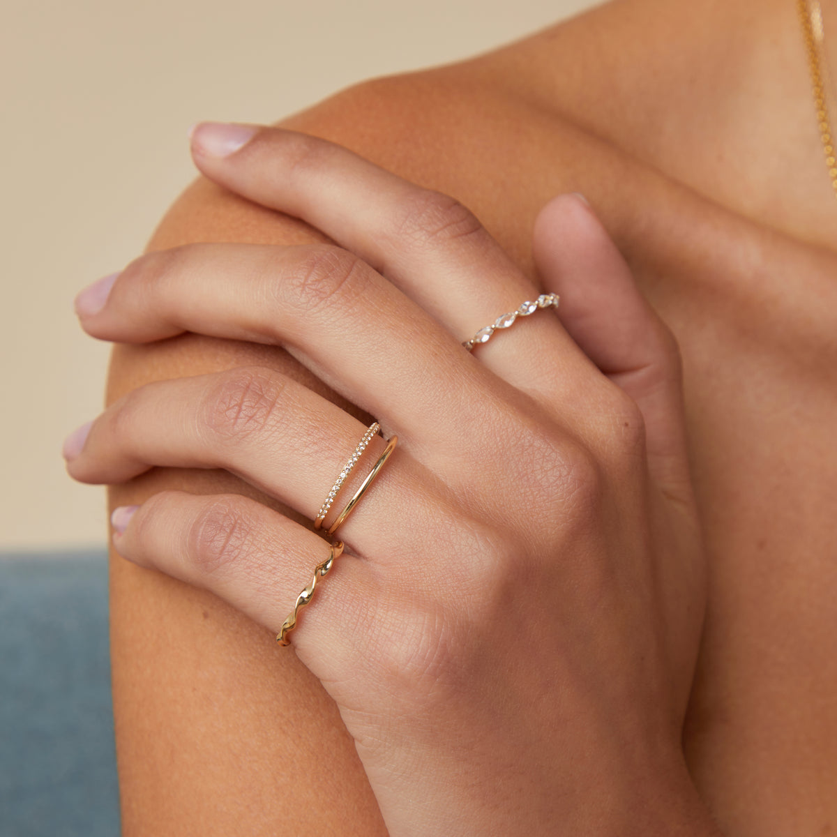 Rings - Twist Band Ring in Solid Gold - Band Rings - Astrid &amp; Miyu