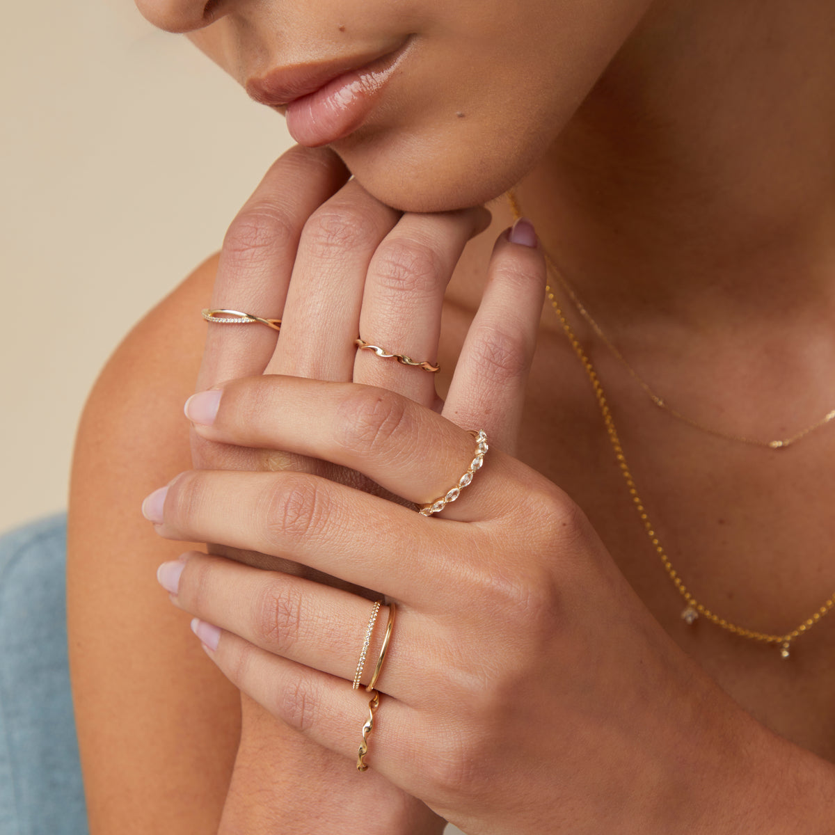 Rings - Twist Band Ring in Solid Gold - Band Rings - Astrid &amp; Miyu