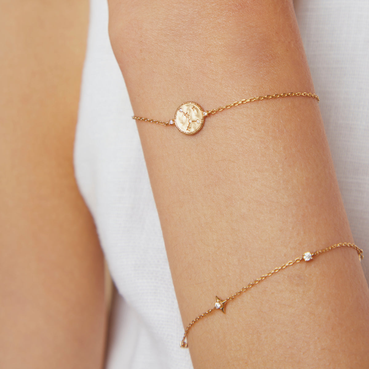 18k Gold Plated Jewellery - Cancer Zodiac Bracelet in Gold - Zodiac - Astrid &amp; Miyu