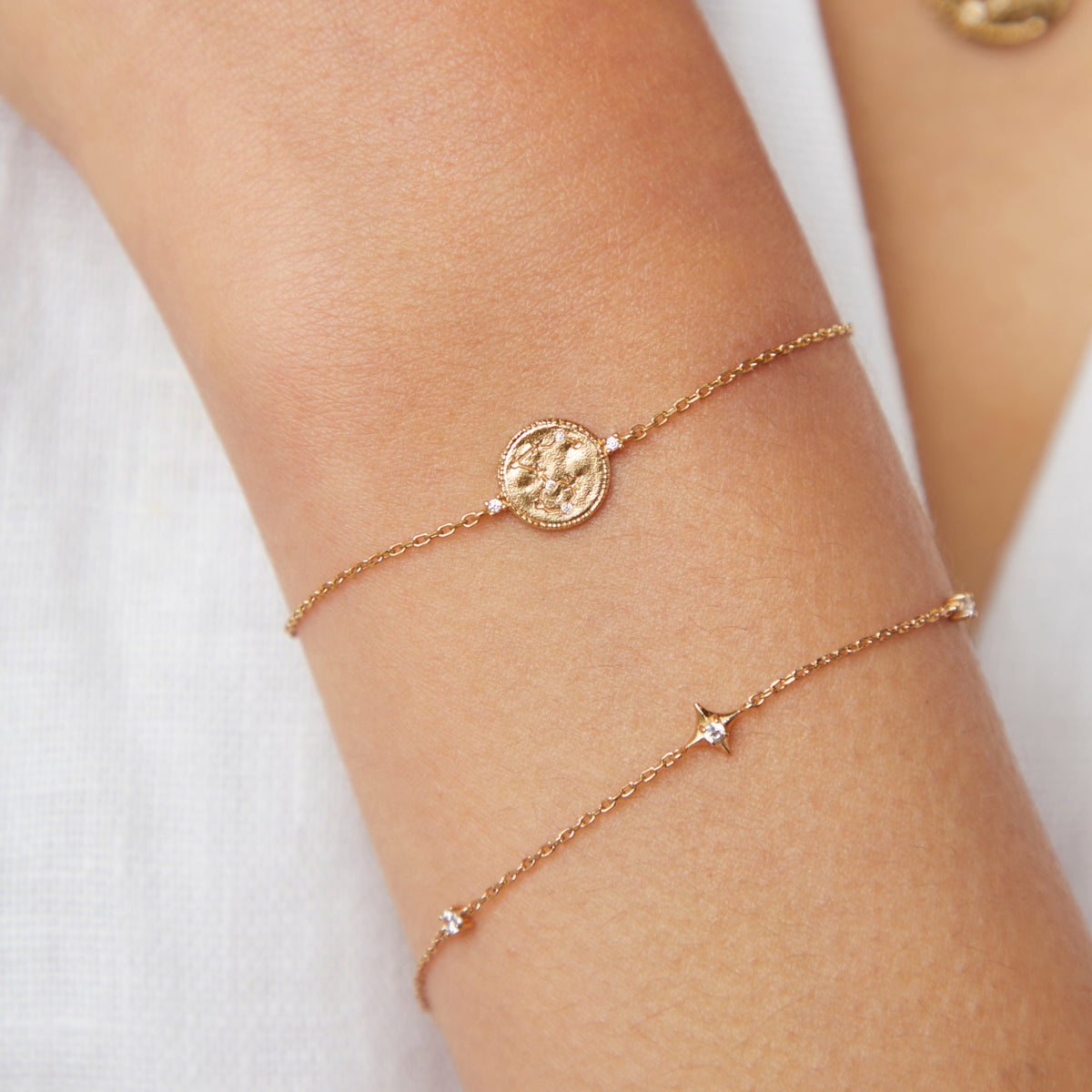 18k Gold Plated Jewellery - Pisces Zodiac Bracelet in Gold - Zodiac - Astrid &amp; Miyu