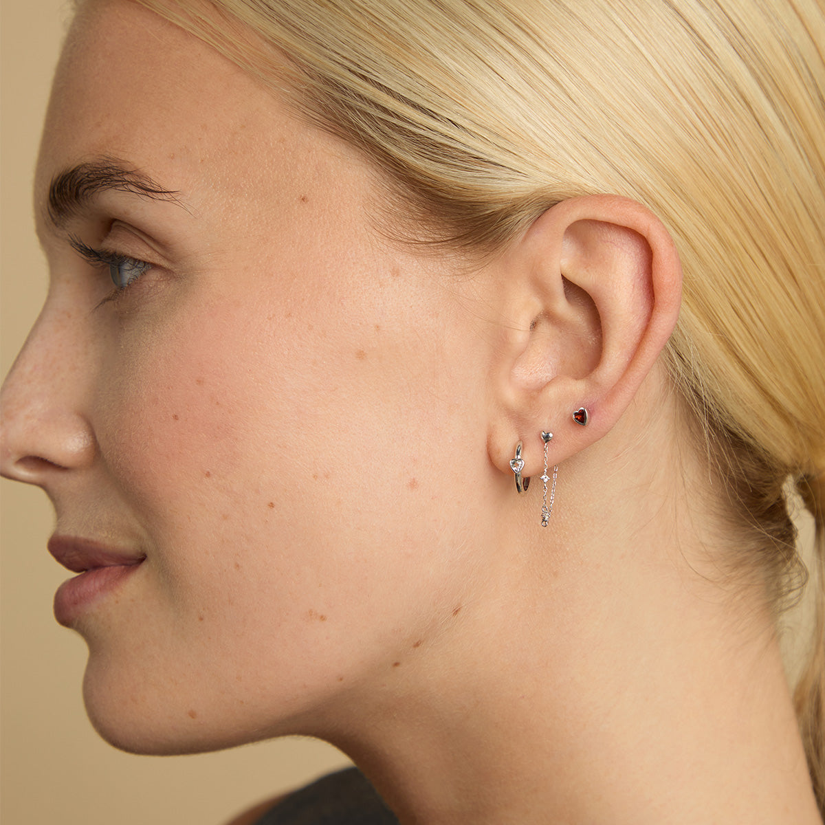Piercing Jewellery - Heart Topaz Piercing Hoop in Solid White Gold - Piercing Hoops - Astrid &amp; Miyu