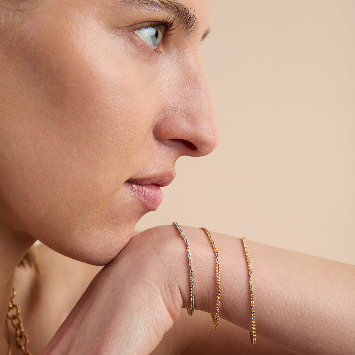 Essential Curb Chain Bracelet in Gold-Astrid &amp; Miyu