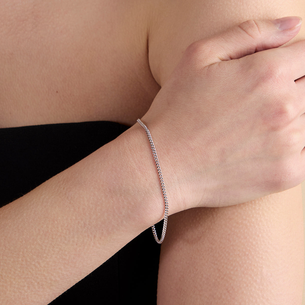 Essential Curb Chain Bracelet in Silver-Astrid &amp; Miyu