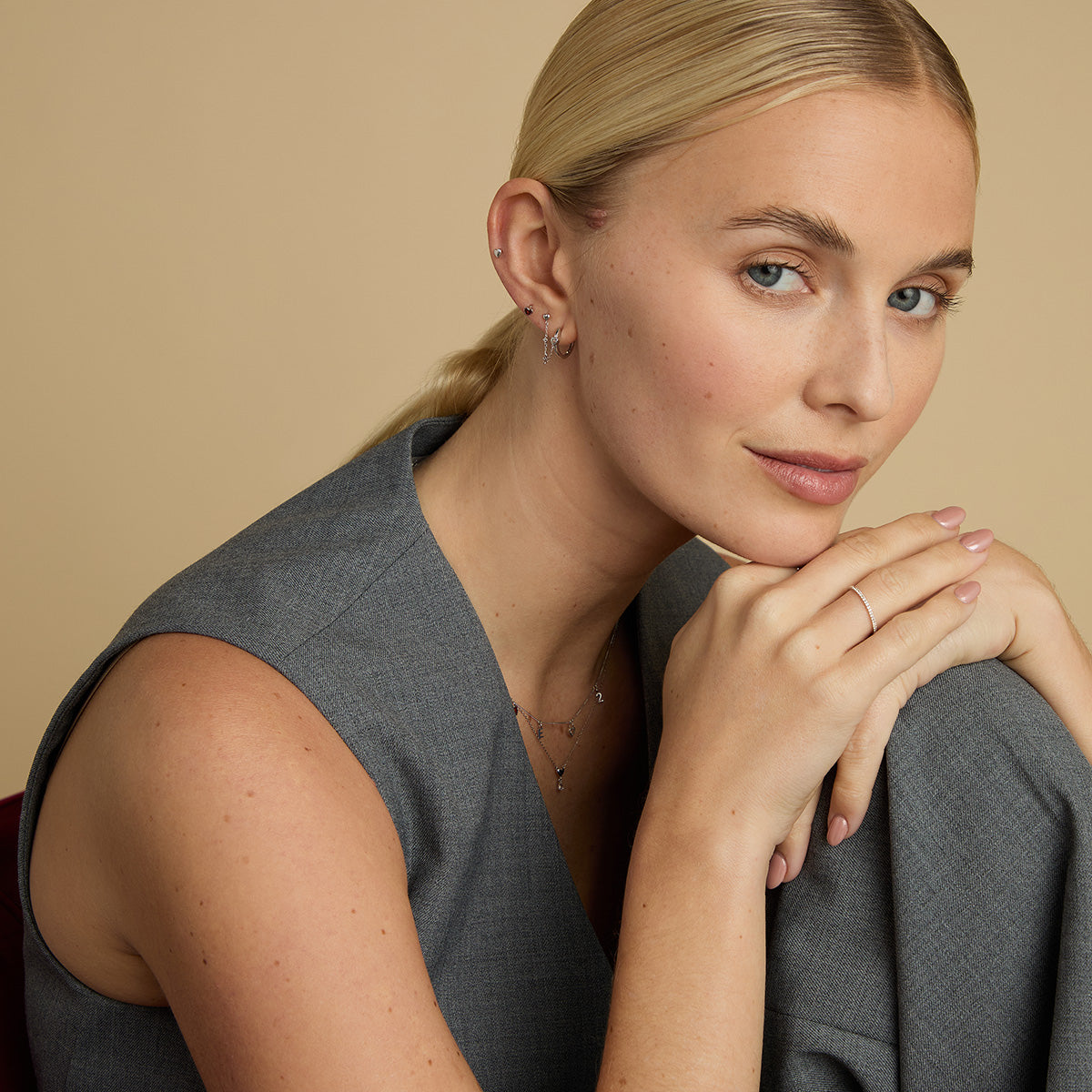 Earrings - Heart Topaz Chain Studs in Solid White Gold - Stud Earrings - Astrid &amp; Miyu