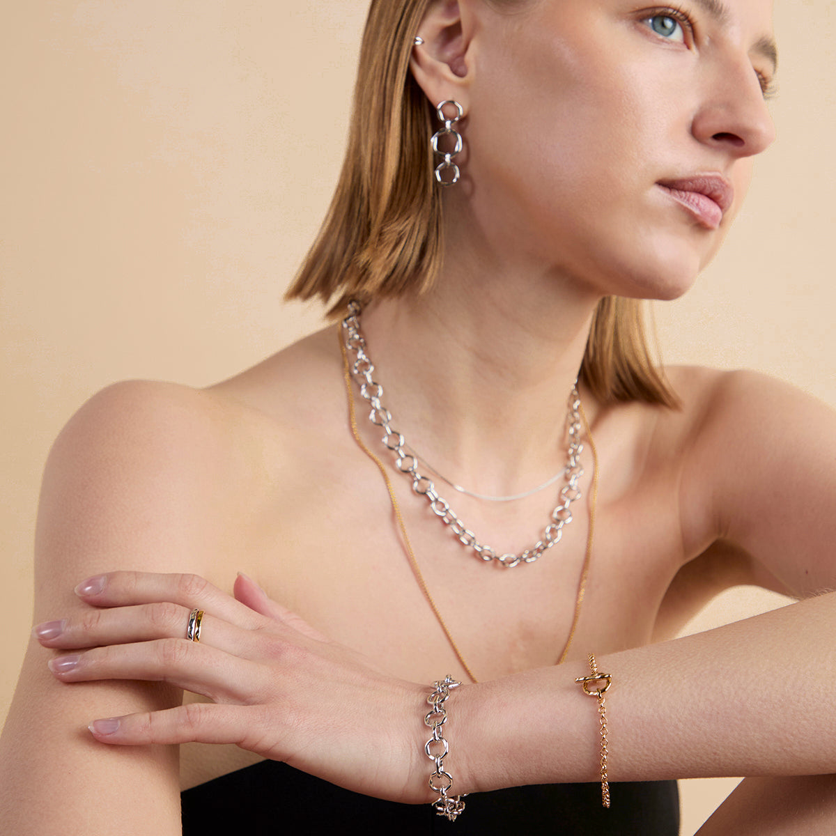 T-Bar Chain Bracelet in Gold-Astrid &amp; Miyu