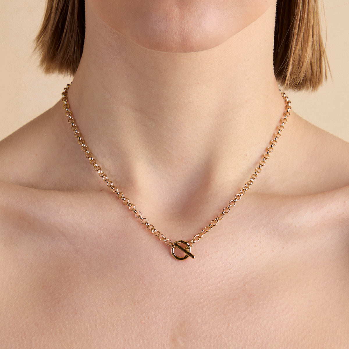 T-Bar Chain Necklace In Gold-Astrid &amp; Miyu