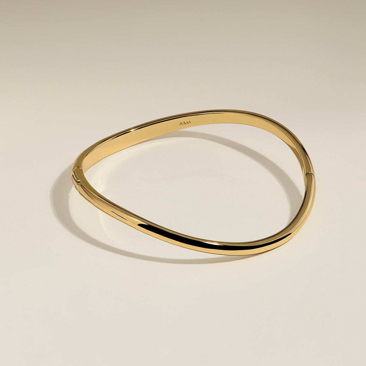 Wave Bangle in Gold-Astrid &amp; Miyu