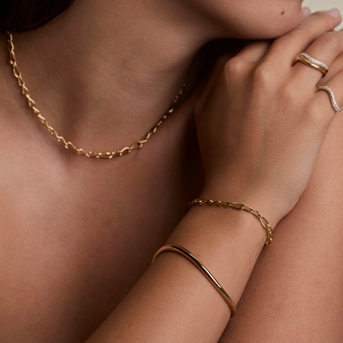 Wave Bangle in Gold-Astrid &amp; Miyu