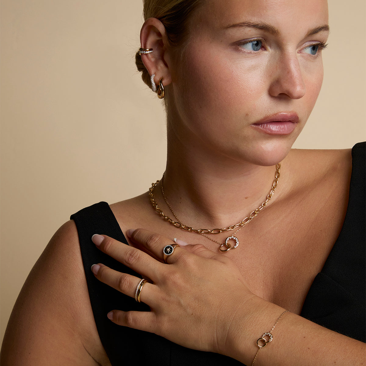 Black Star Signet Ring in Gold-Astrid &amp; Miyu