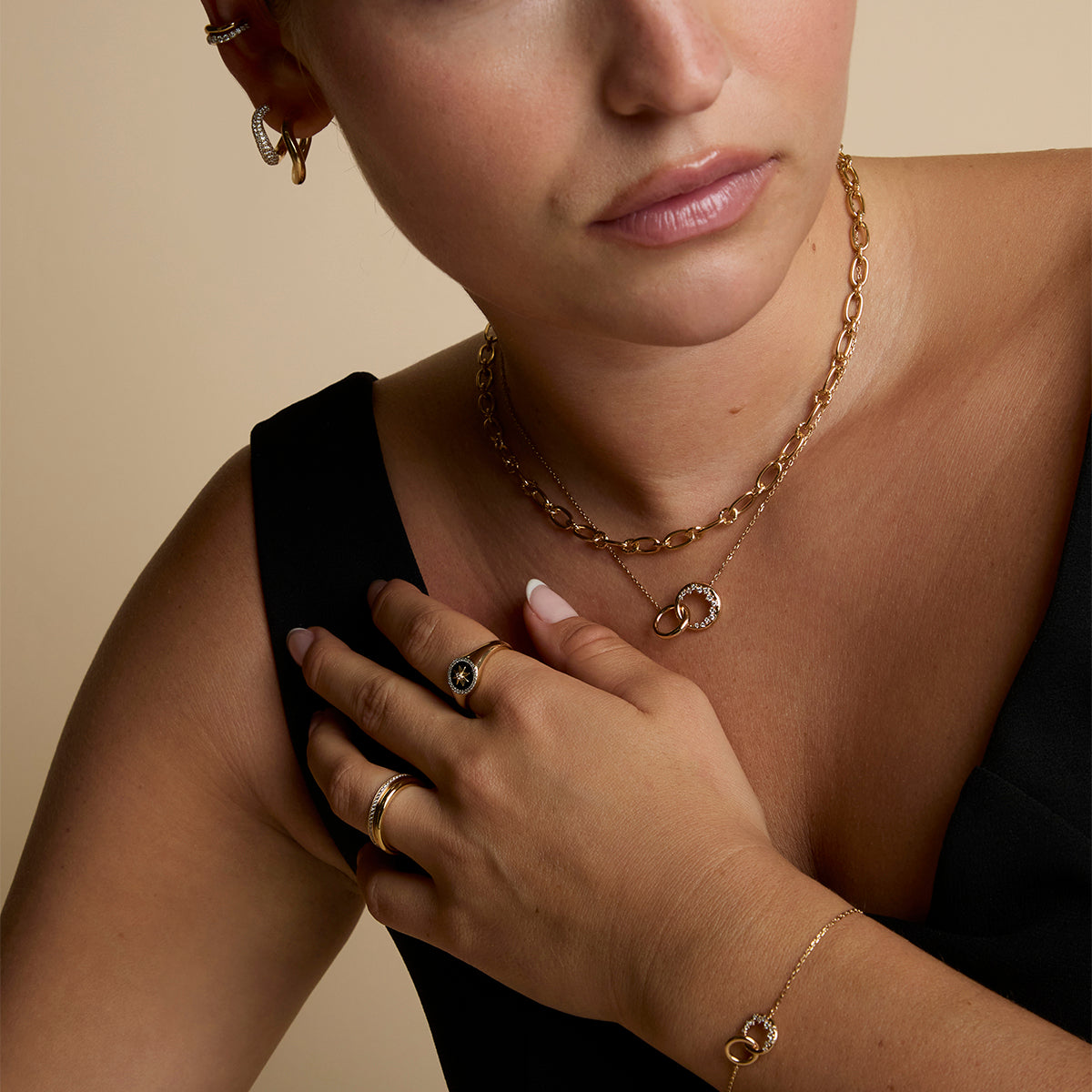 Black Star Signet Ring in Gold-Astrid &amp; Miyu