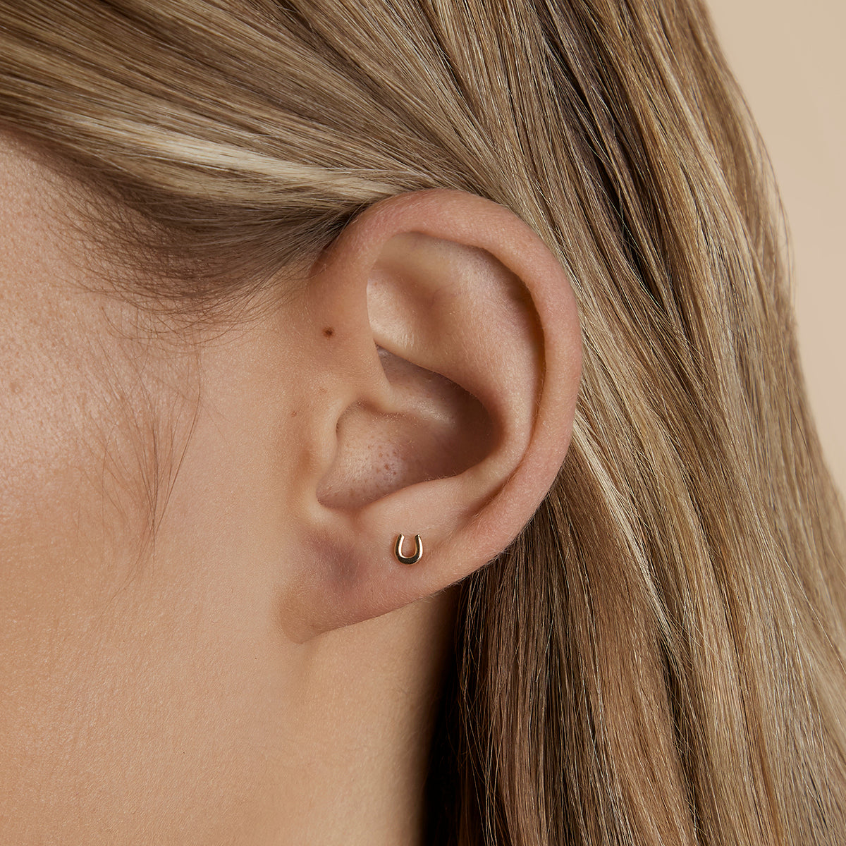 Horseshoe Piercing Stud in Solid Gold-Astrid &amp; Miyu
