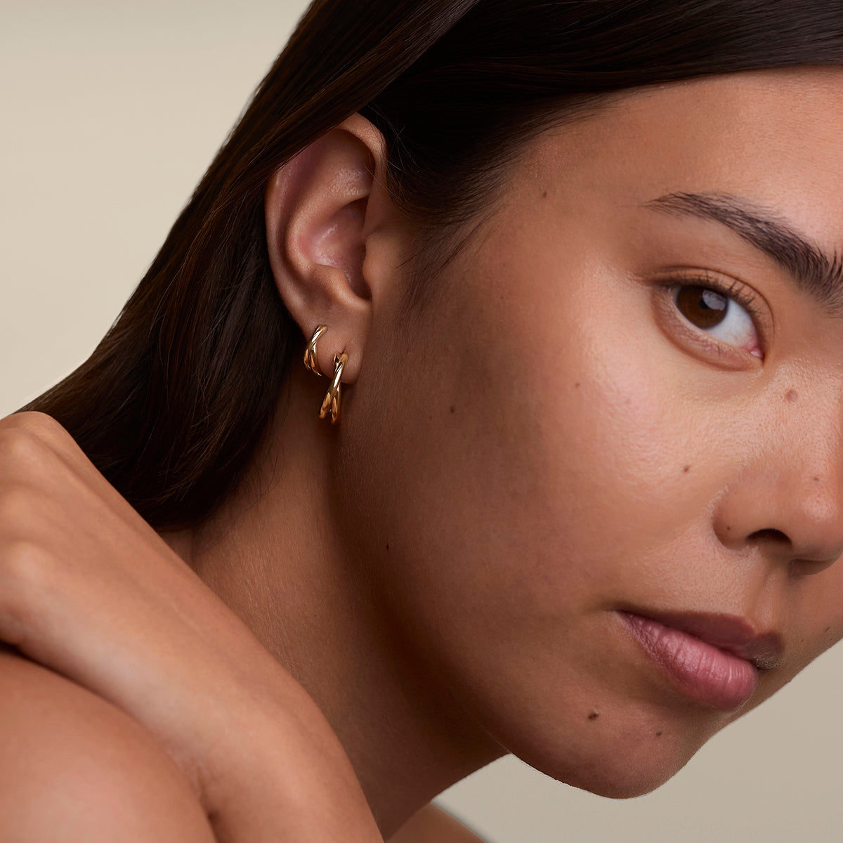 Crossover Illusion Hoops in Gold-Astrid &amp; Miyu