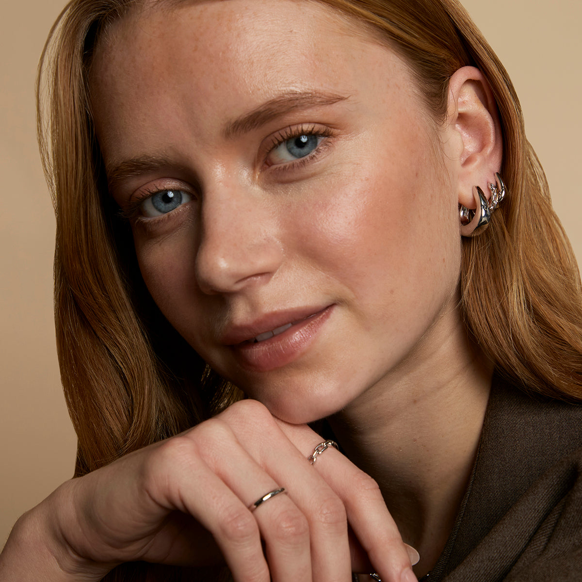 Saddle Medium Hoops in Silver-Astrid &amp; Miyu