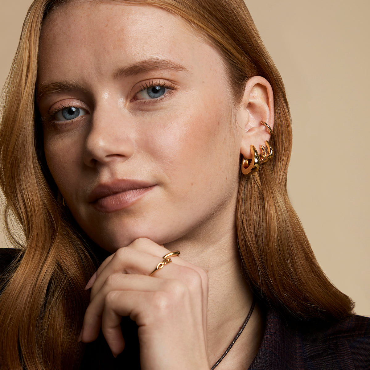 Saddle Small Hoops in Gold-Astrid &amp; Miyu
