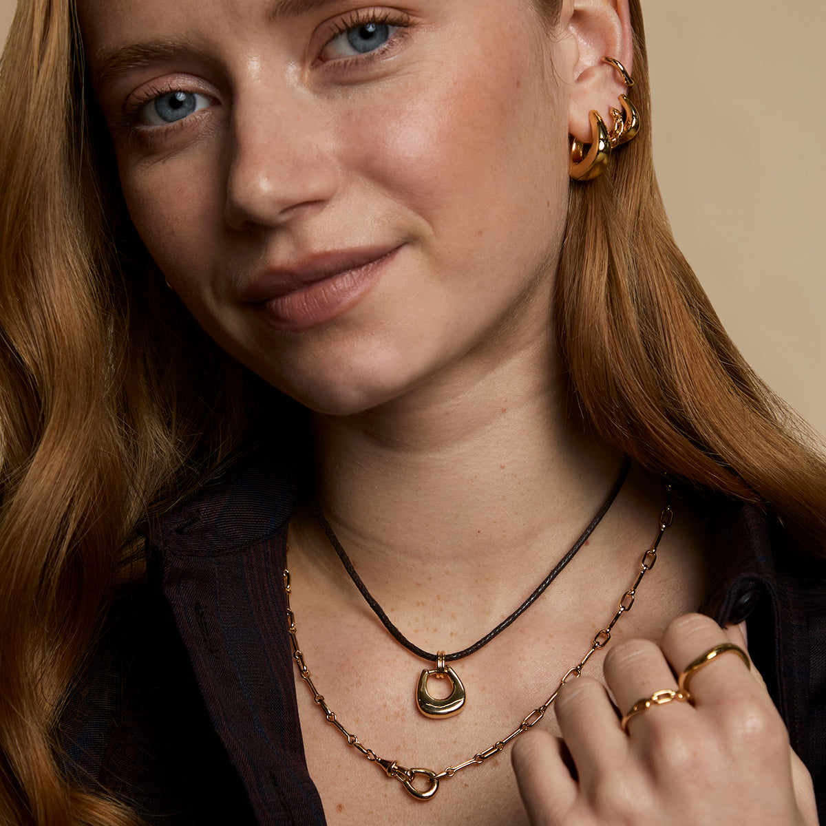 Saddle Small Hoops in Gold-Astrid &amp; Miyu
