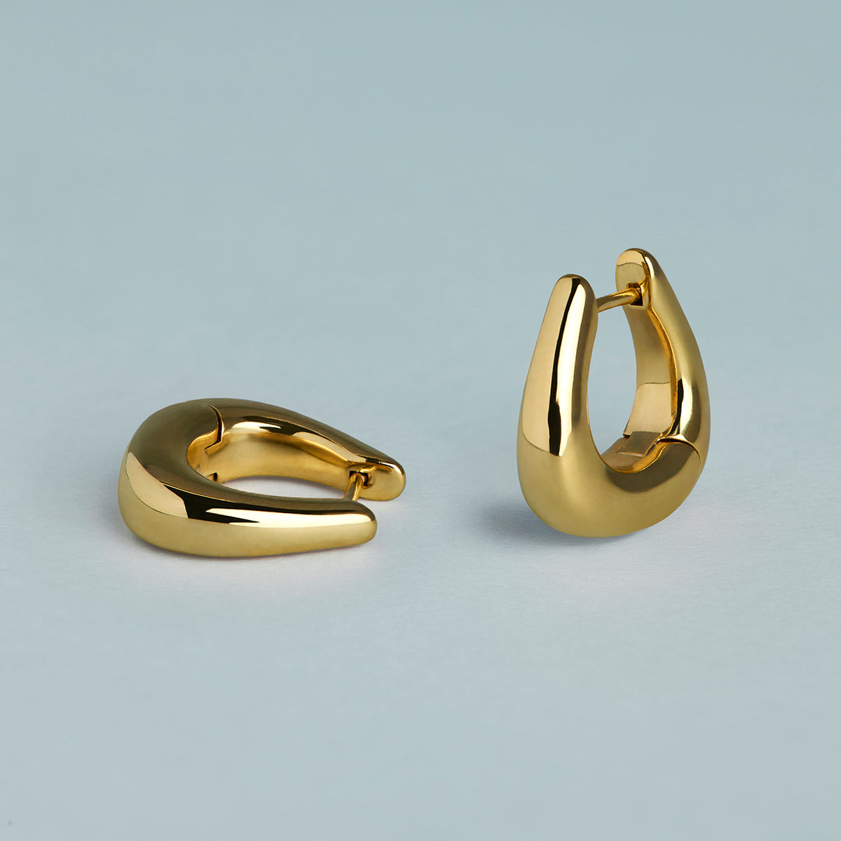 Saddle Small Hoops in Gold-Astrid &amp; Miyu