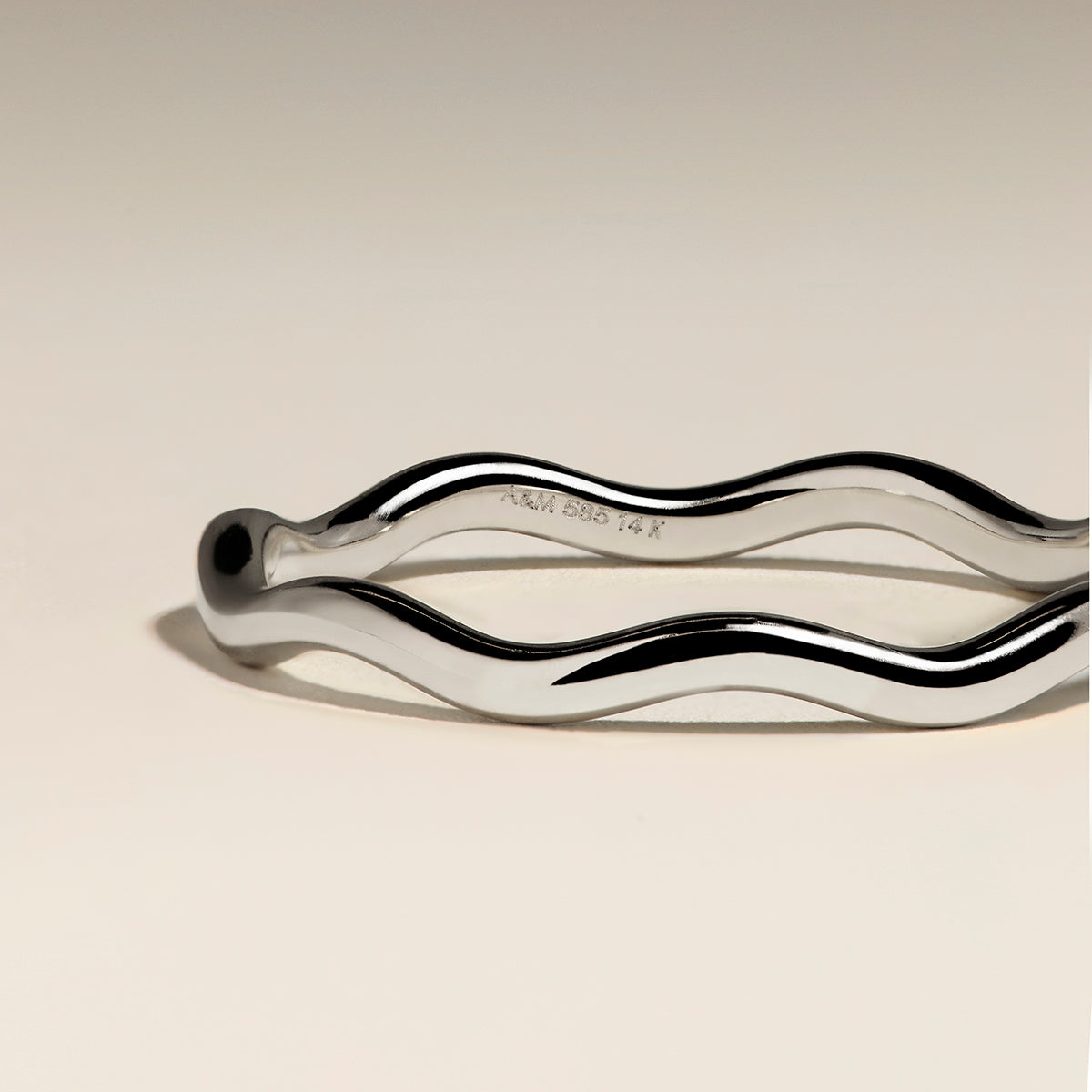Scalloped Band Ring in Solid White Gold-Astrid &amp; Miyu