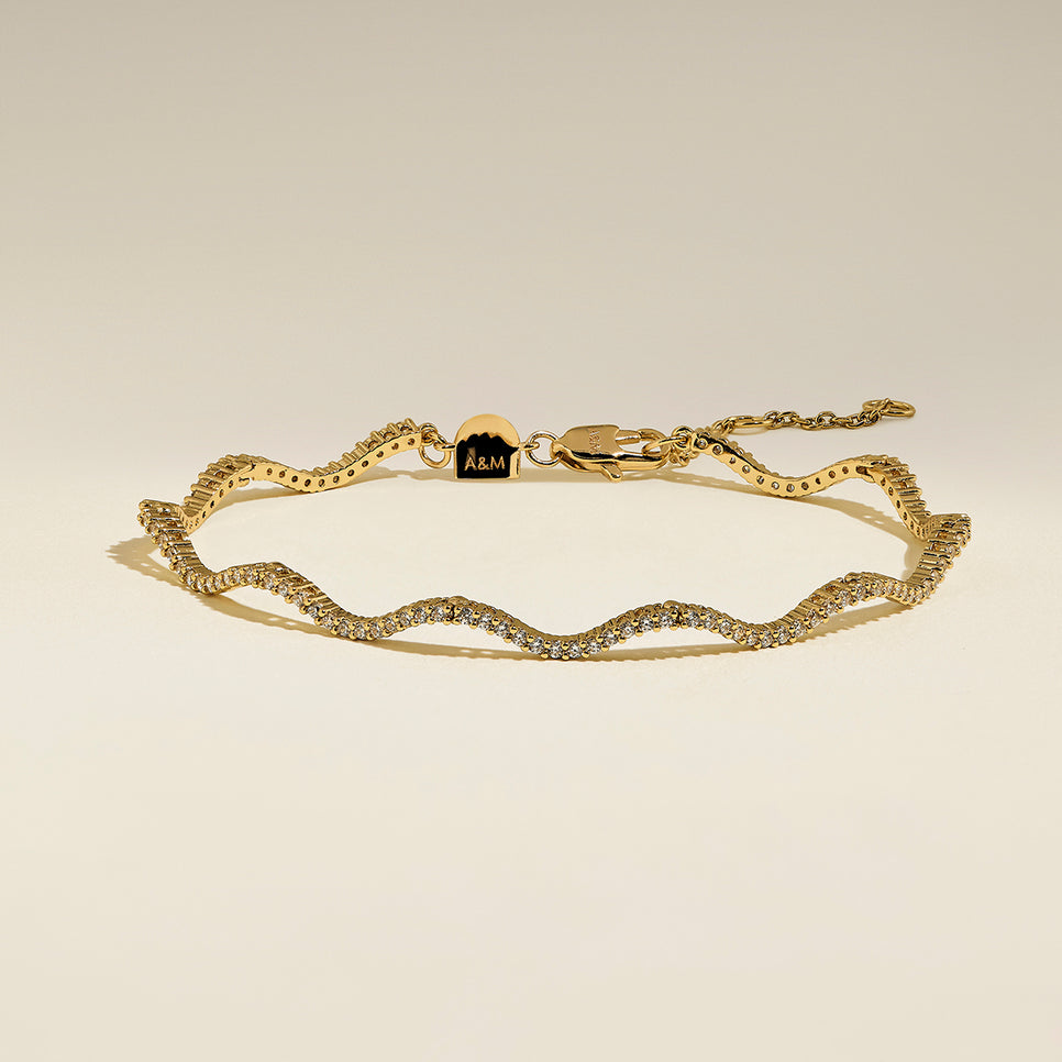 Scalloped Tennis Chain Bracelet in Gold-Astrid &amp; Miyu