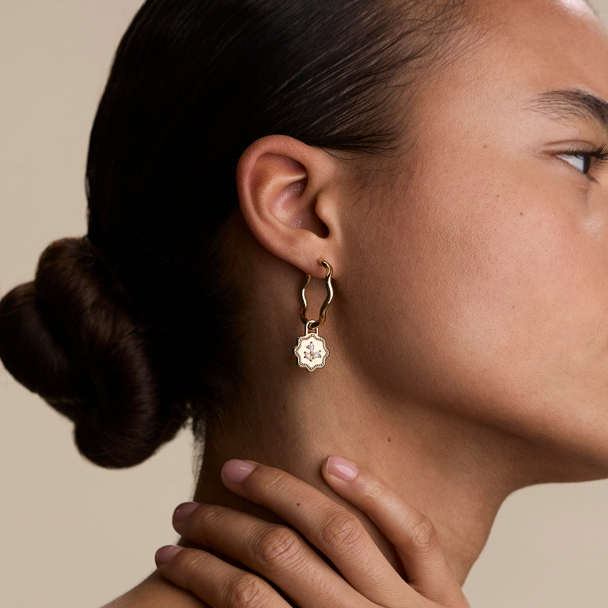 Scalloped Coin Clip Charm in Gold-Astrid &amp; Miyu
