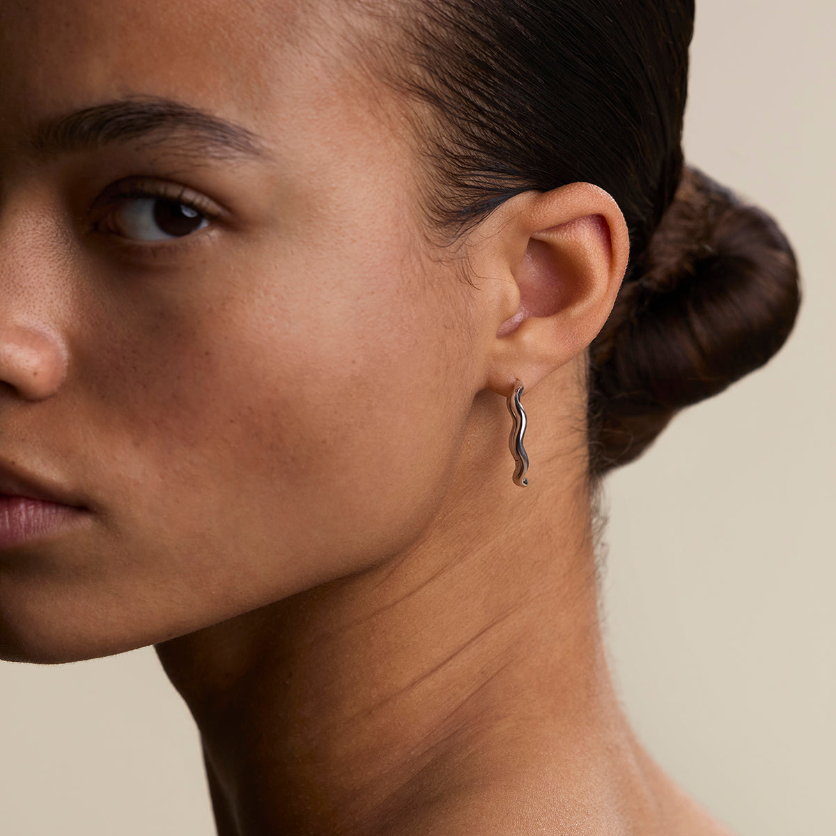 Scalloped Large Hoops in Silver-Astrid &amp; Miyu