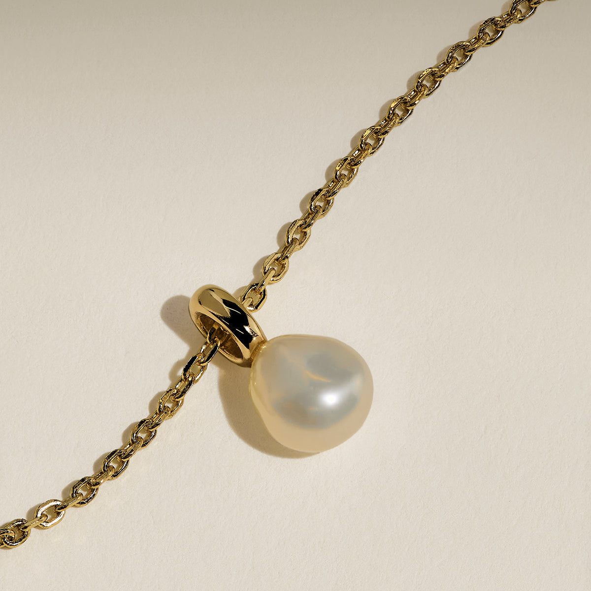 Pearl Pendant Necklace in Gold-Astrid &amp; Miyu