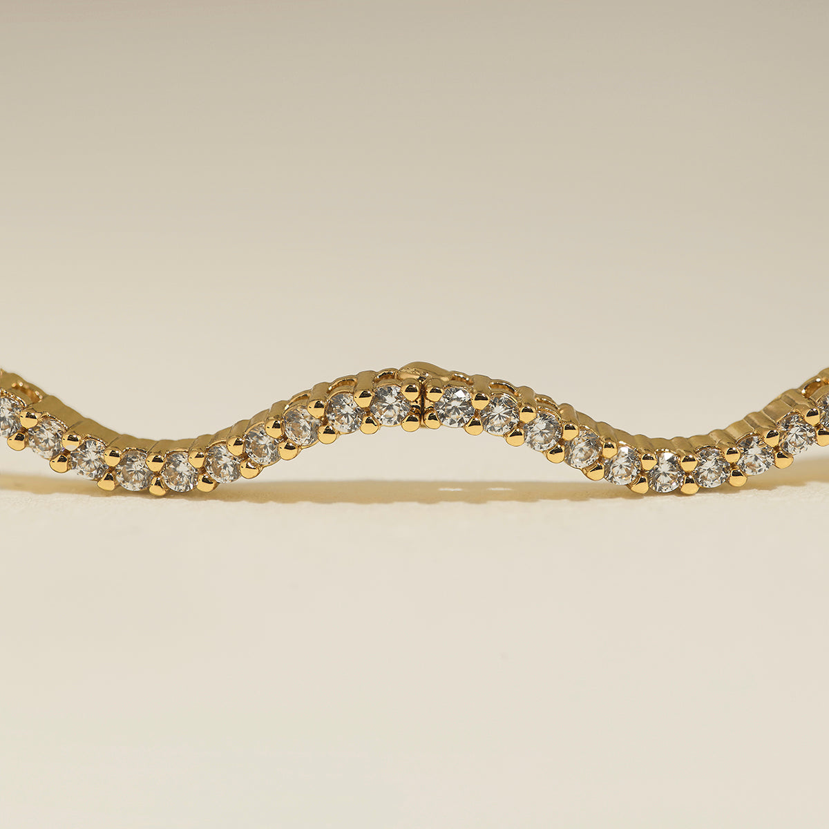 Scalloped Tennis Chain Necklace in Gold-Astrid &amp; Miyu