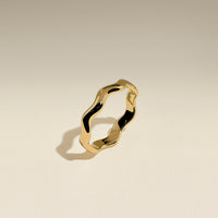 Scalloped Band Ring in Gold-Astrid &amp; Miyu