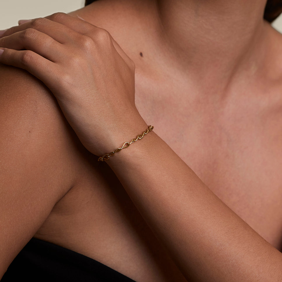 Infinite Slim Chain Bracelet in Gold-Astrid &amp; Miyu