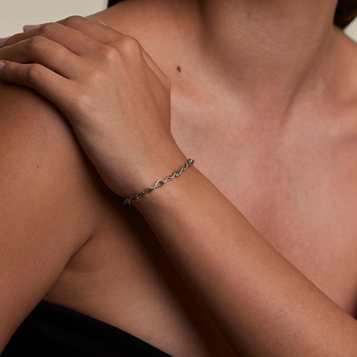 Infinite Slim Chain Bracelet in Silver-Astrid &amp; Miyu
