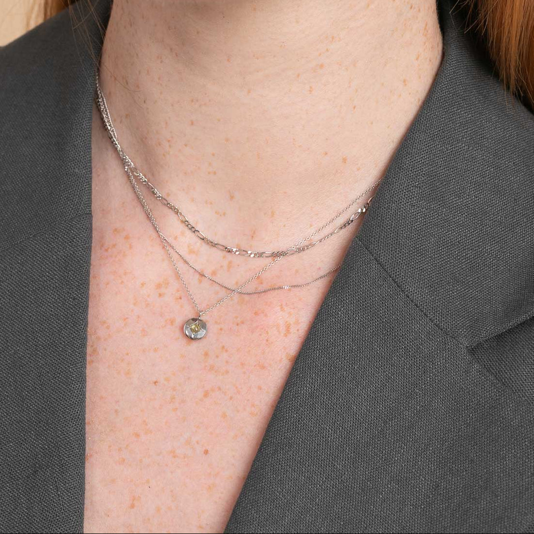 August Peridot - August Peridot Birthstone Necklace in Solid White Gold - Pendant Necklace - Astrid &amp; Miyu