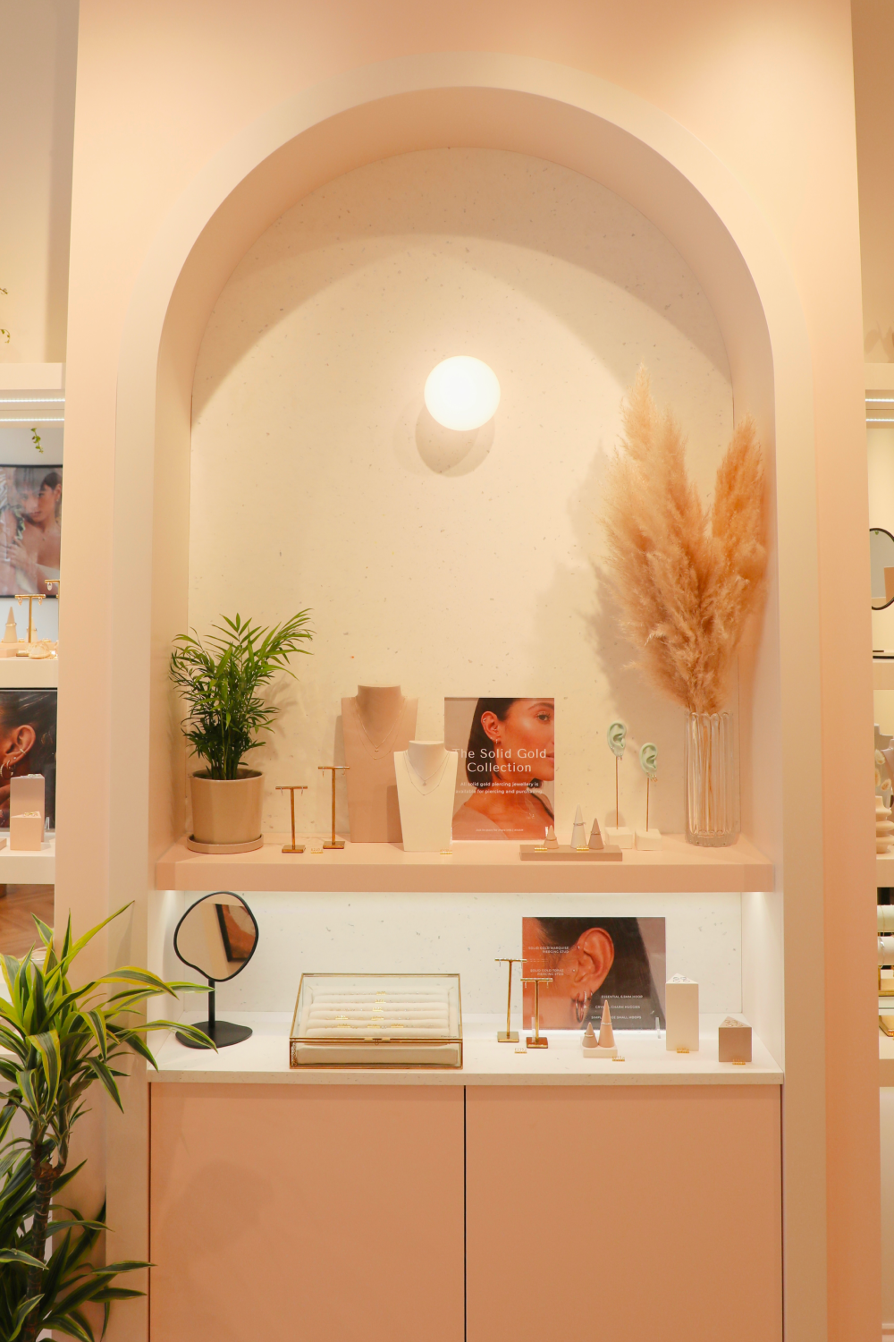 Iconic_arches_glasgow-Astrid &amp; Miyu