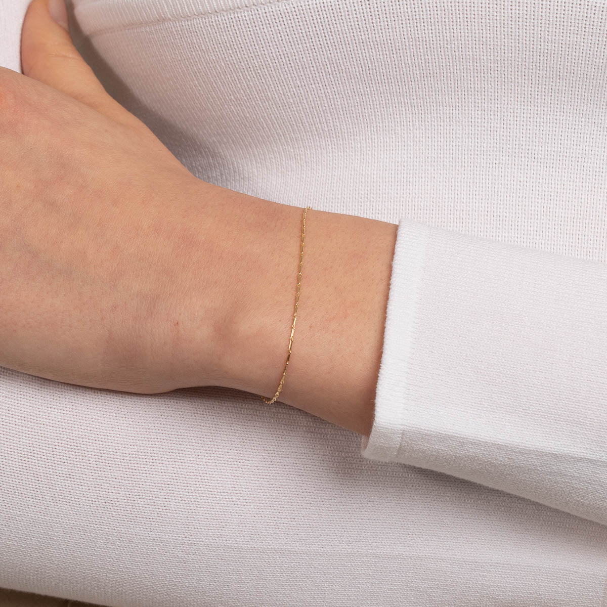 Bracelets - Marylebone Chain Bracelet in Solid Gold - - Astrid &amp; Miyu