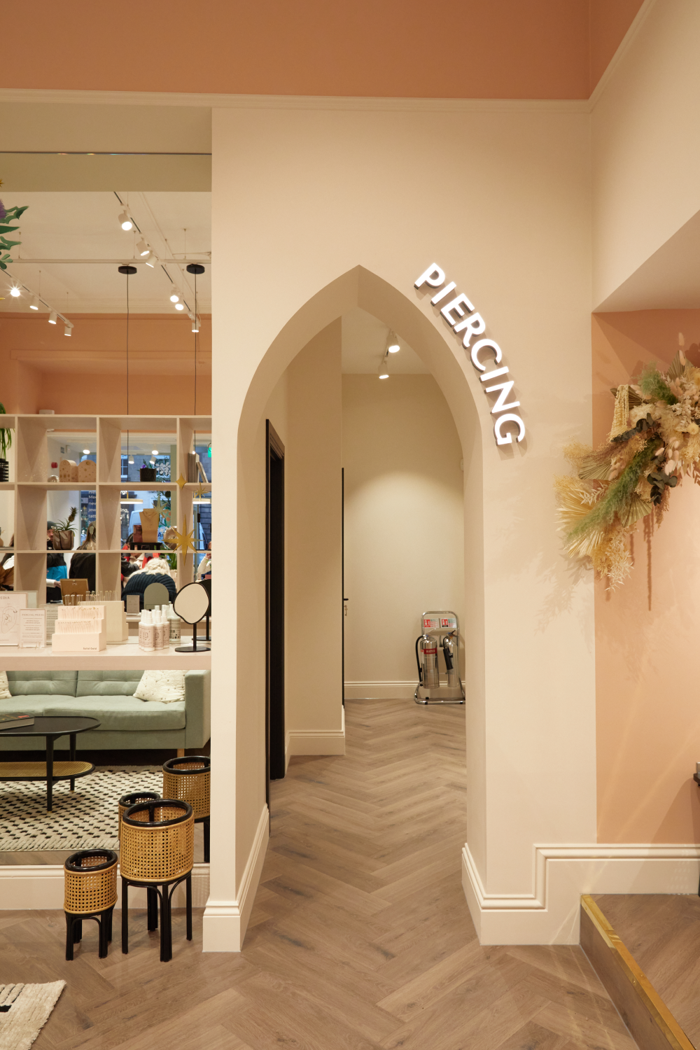 Medieval_influence_pointy_arch-Astrid &amp; Miyu