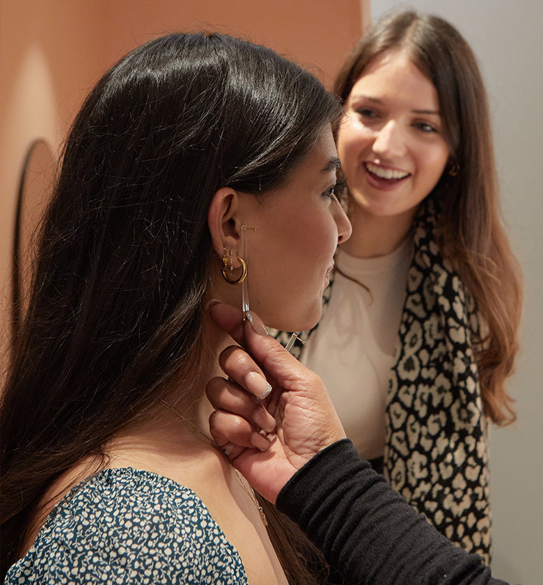 Mobile_Primary_piercing-Astrid &amp; Miyu