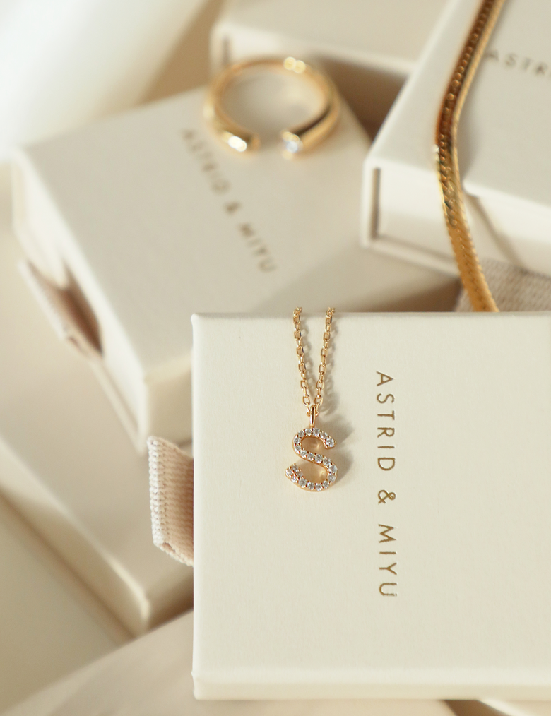 Packaging_9a986e90-98e5-4084-a312-307fa0e2a89b-Astrid &amp; Miyu